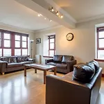 2 Bedroom Home By Leiths Shore